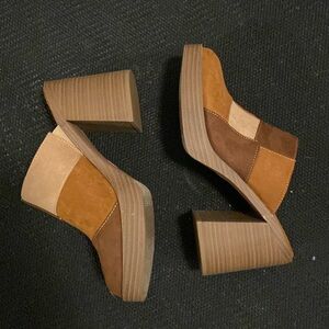 Women’s Universal Thread 4” Heel Clog patchwork tan size 8